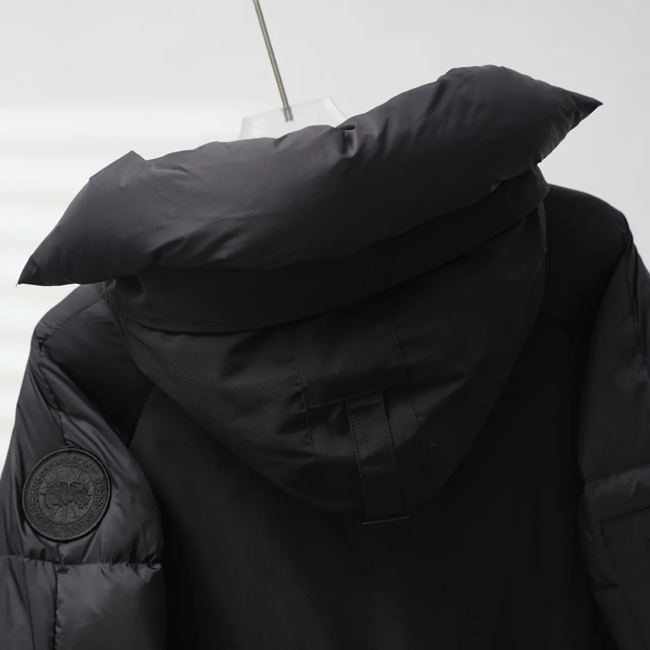 P840 CANADA GOOSE丨Canada Goose 2056 Soft Sleeve Pilot Hooded Down Jacket Color: Black Size: XXS-XXL